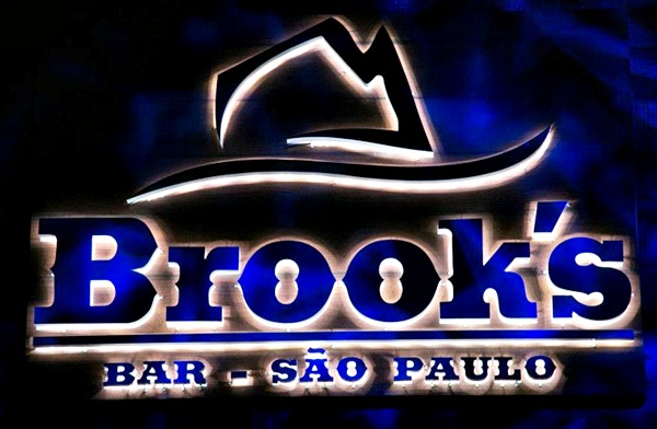 Brooks Bar 02